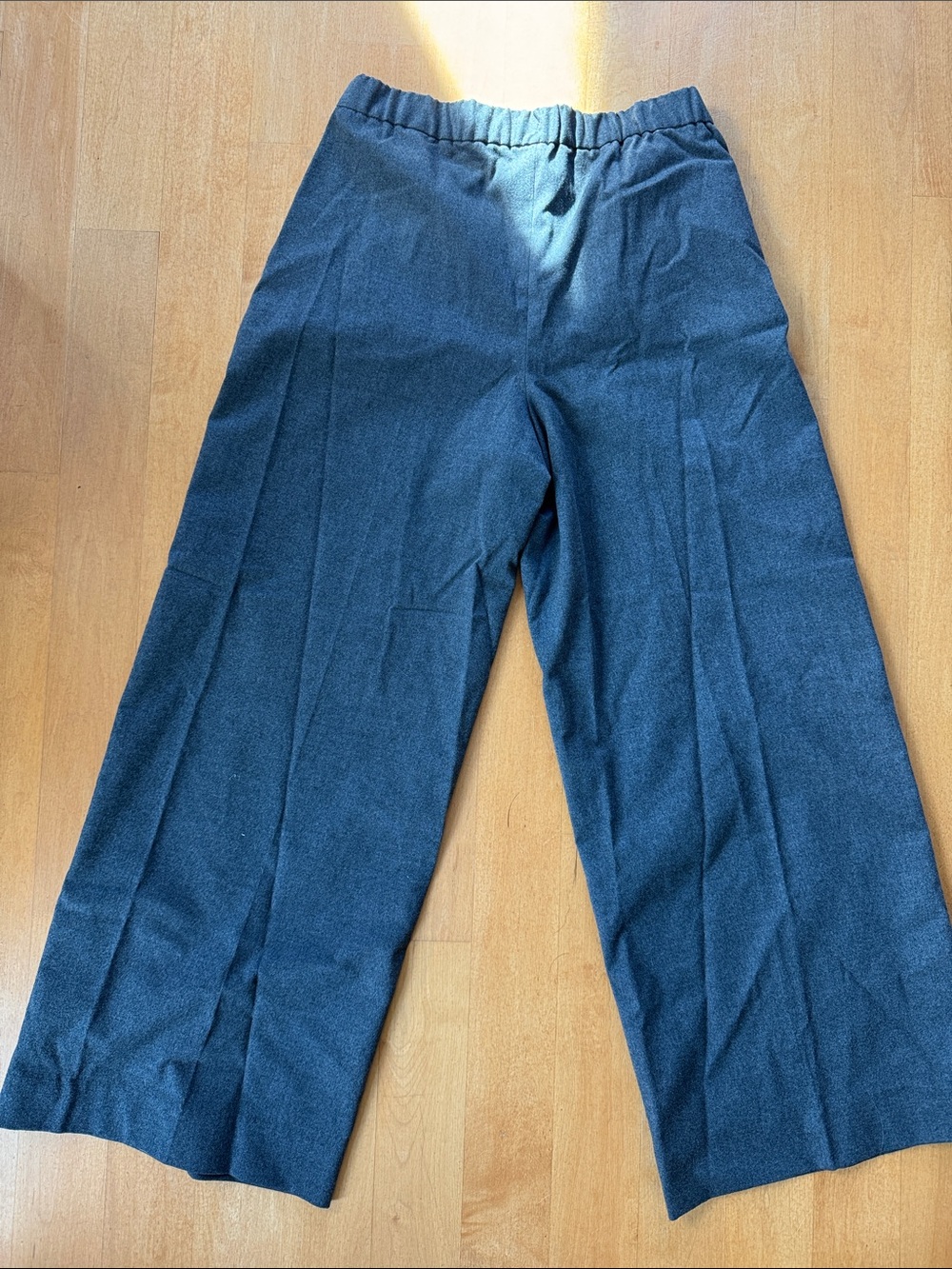 Banana Republic - W Wide-Leg Button-Tab Flannel Pants in Charcoal - Picture 4 of 4